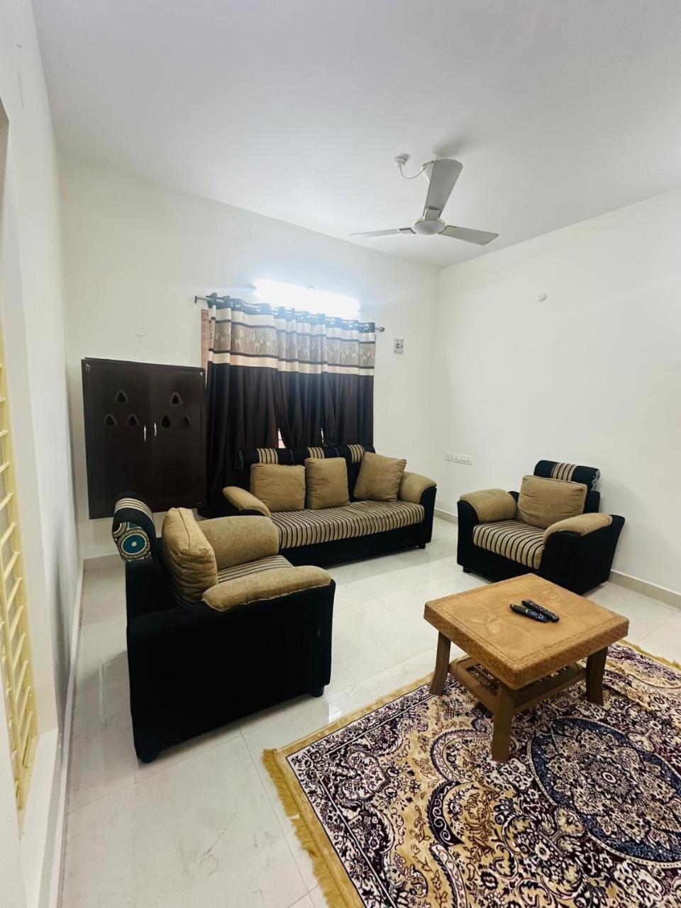 Homestay Svp Homestay, Luxury Ac 2bhk Flats, Free Wifi ,tv, Kitchen, Near To Alipiri Fly Over & Highway,free Ac Cab Pickup From Railway Station, Airport Tirupati